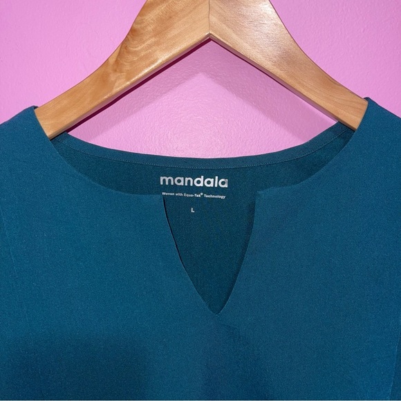 Mandala Scrub Top Women's Size Large Caribbean Blue Long Sleeve 5-Pocket Notch - Picture 7 of 12